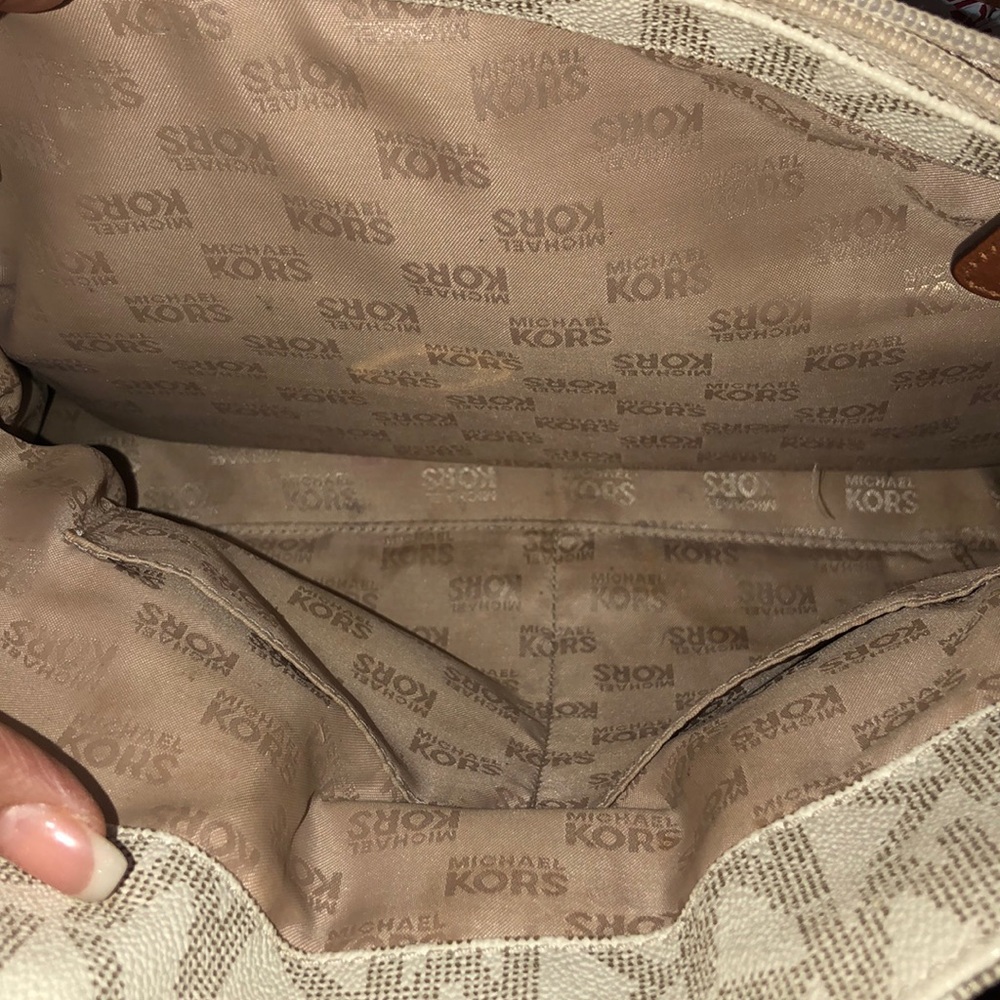 Michael kors hand bag - Picture 4 of 7